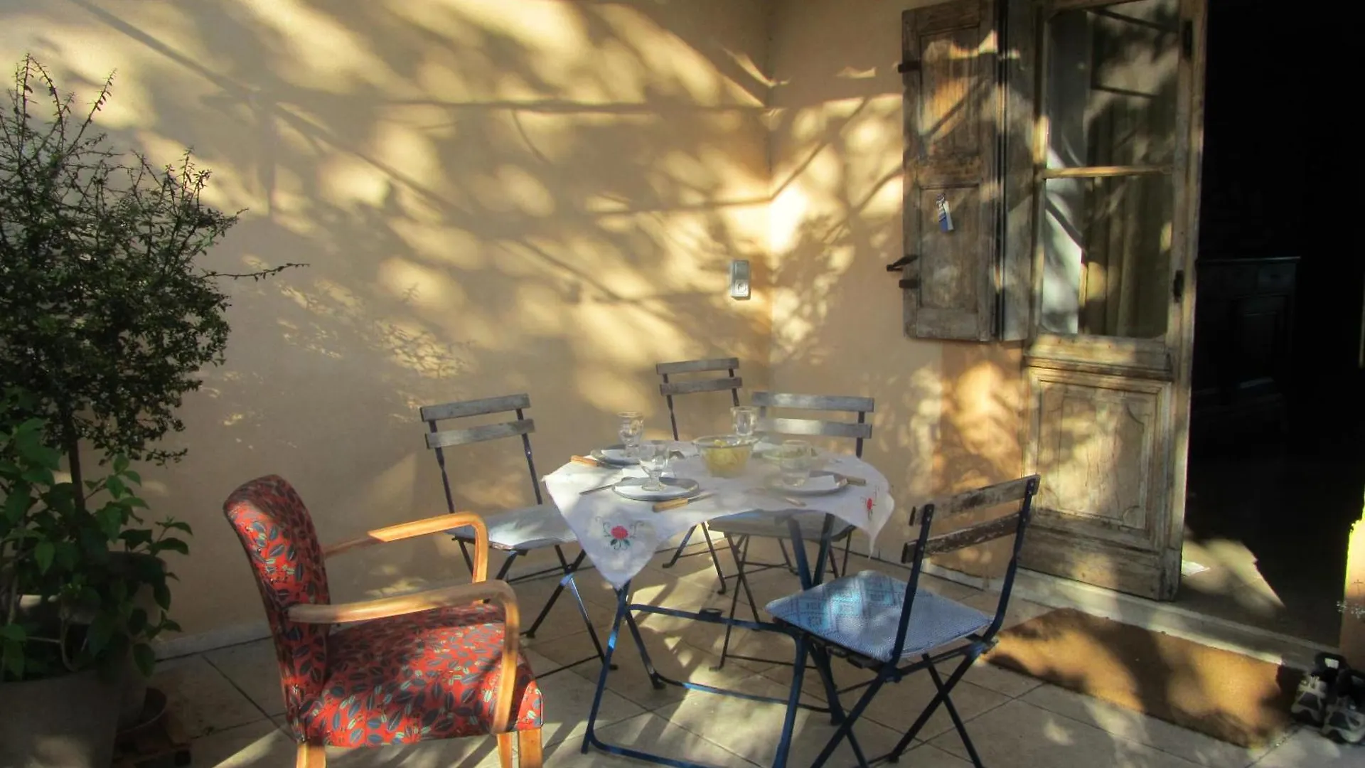 La Colline Bleue Bed & Breakfast Banne