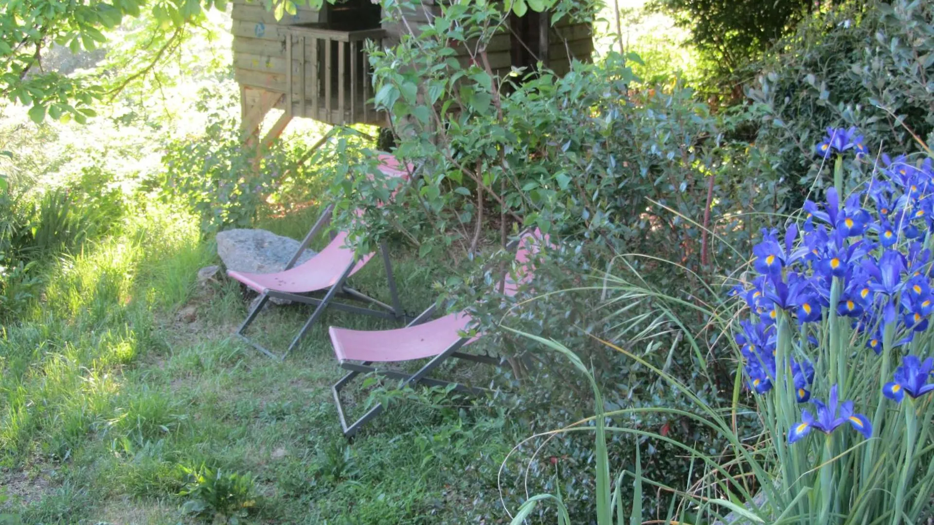 La Colline Bleue Bed & Breakfast Banne 0*,  France