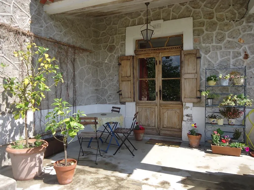 La Colline Bleue Bed & Breakfast Banne 0*,  France