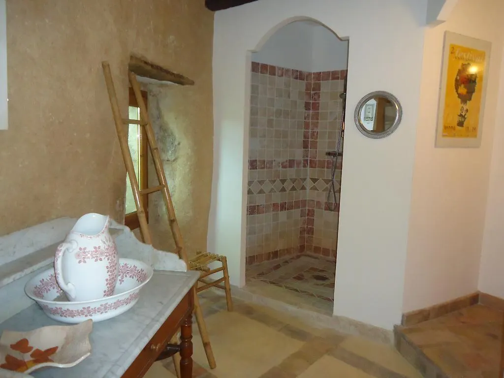 La Colline Bleue Bed & Breakfast Banne 0*,