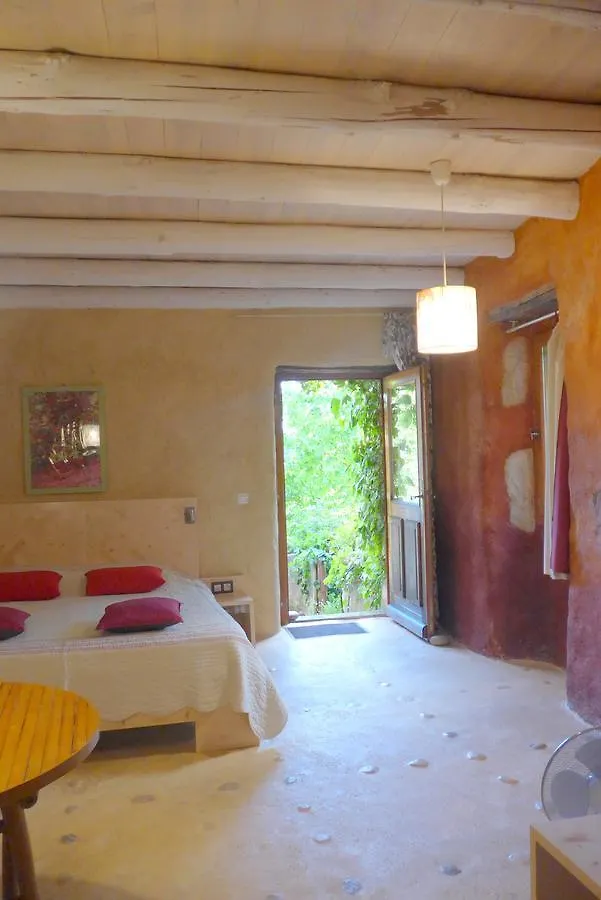 La Colline Bleue Bed & Breakfast Banne